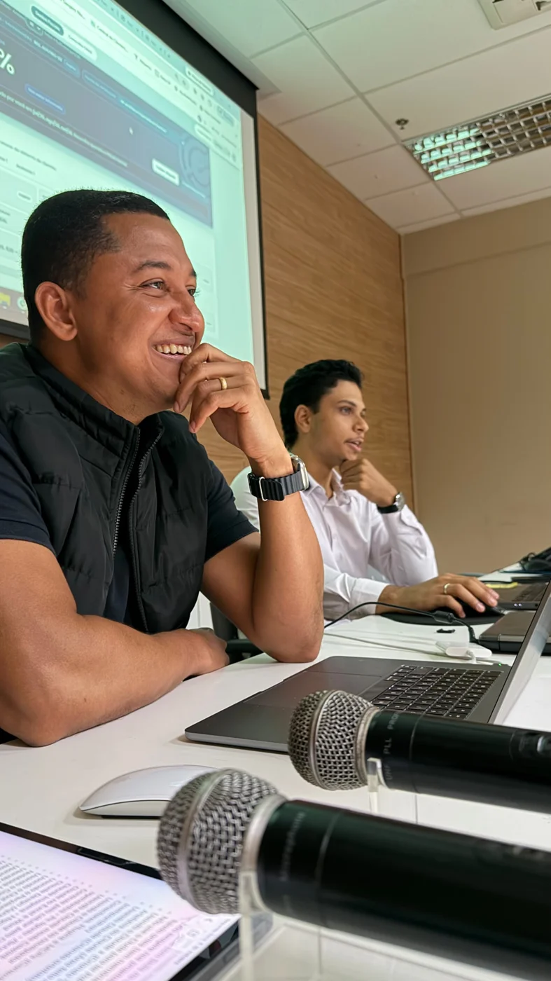 Participantes acompanhando a atividade da masterclass